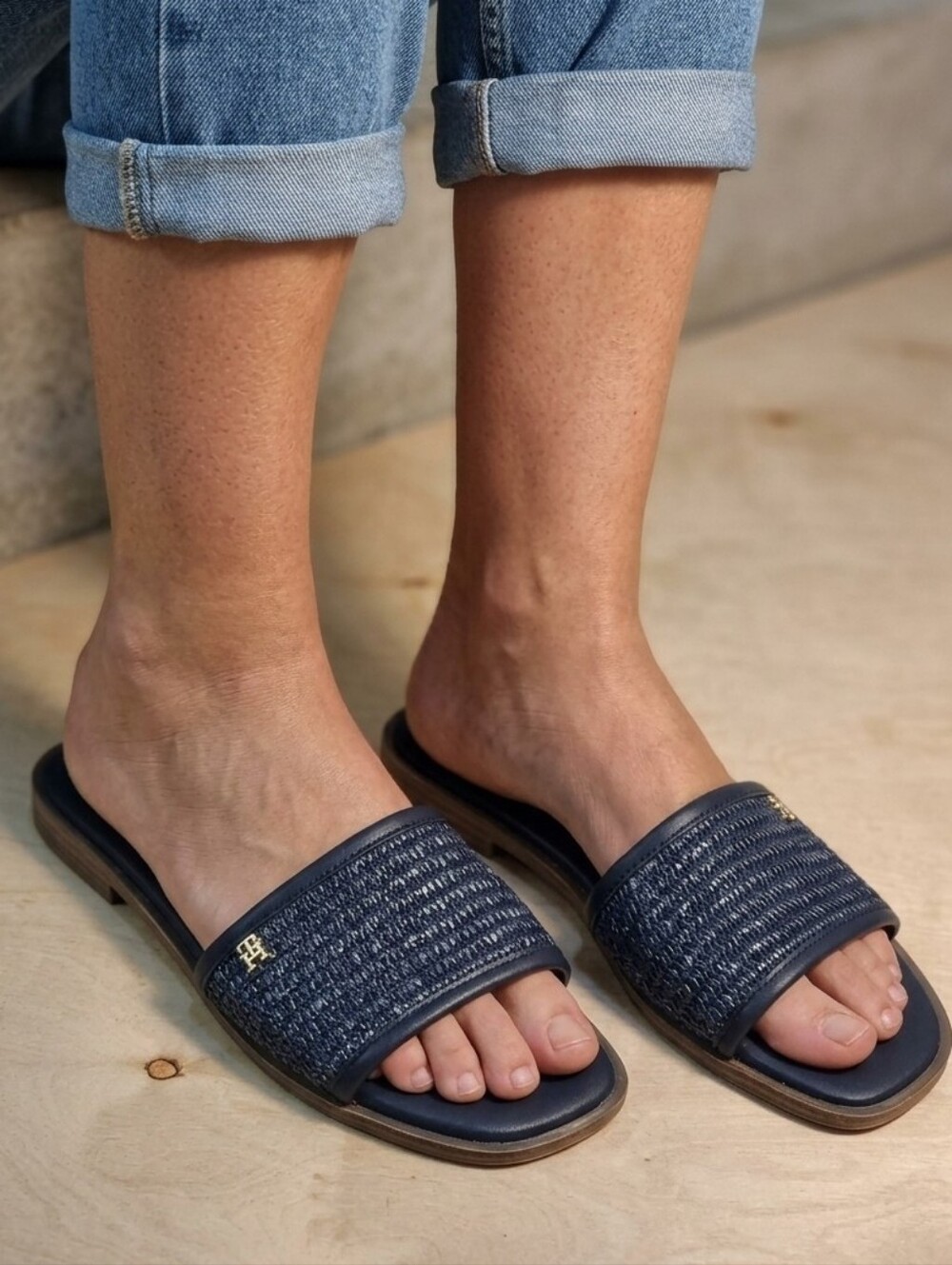 NWT Tommy Hilfiger Navy Woven Slide Sandals with Gold Logo Size 6 Womens
